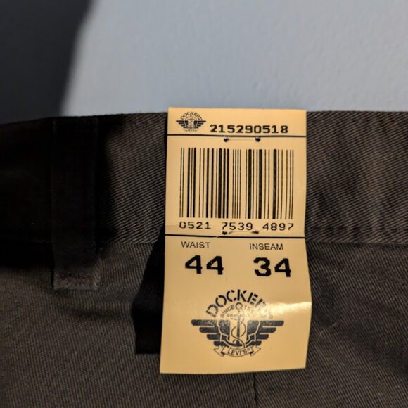 DOCKERS Classic Fit Strait Leg Pleated Dark Blue Size 44-34 NWT - Picture 3 of 5